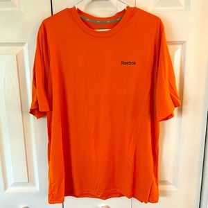 Reebok mens athletic T-shirt size large